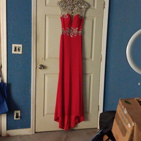 GORGEOUS RED EVENING GOWN - Picture 1 of 16